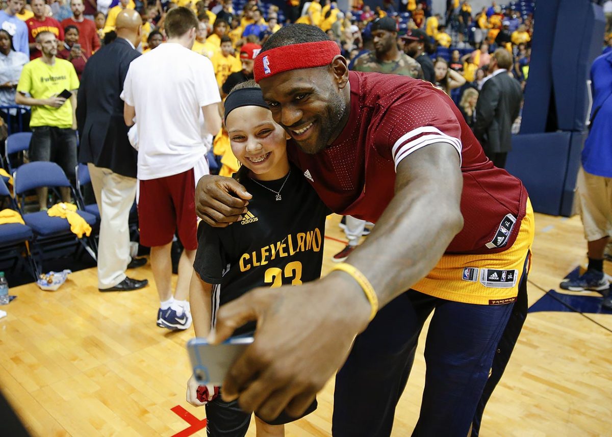 LeBron-James-fan.jpg
